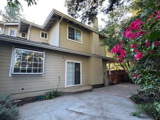 686 Willowgate St in Mountain View, CA - Building Photo - Building Photo