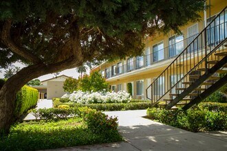 MR2 - 531 N. Marengo Ave in Pasadena, CA - Foto de edificio - Building Photo