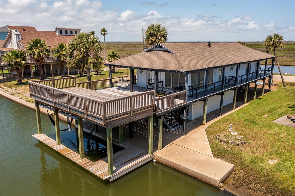 4907 Jolly Roger Rd in Jamaica Beach, TX - Foto de edificio