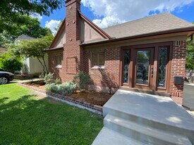 807 Thomasson Dr in Dallas, TX - Building Photo