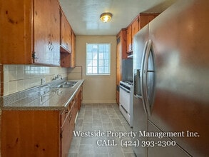 244 S Doheny Dr in Beverly Hills, CA - Foto de edificio - Building Photo