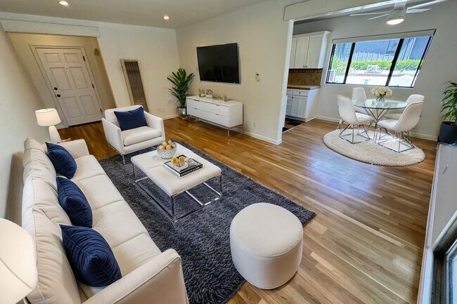 822 N Martel Ave, Unit 8 in West Hollywood, CA - Building Photo - Building Photo