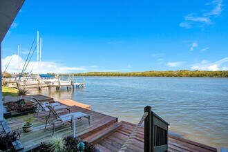 821 Bahia Del Sol Dr in Ruskin, FL - Building Photo - Building Photo