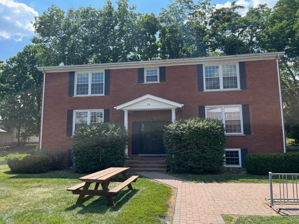 314 S Poplar St, Unit 17 in Oxford, OH - Building Photo