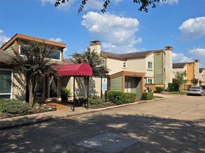 13210 Old Richmond Rd in Houston, TX - Building Photo - Building Photo