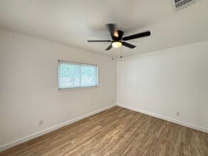 5542 Snow Fox Dr in San Antonio, TX - Building Photo - Building Photo