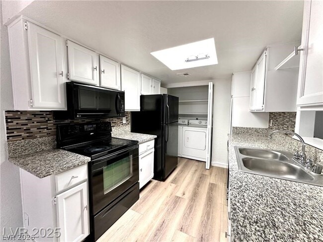 2112 Venus Ave in North Las Vegas, NV - Building Photo - Building Photo