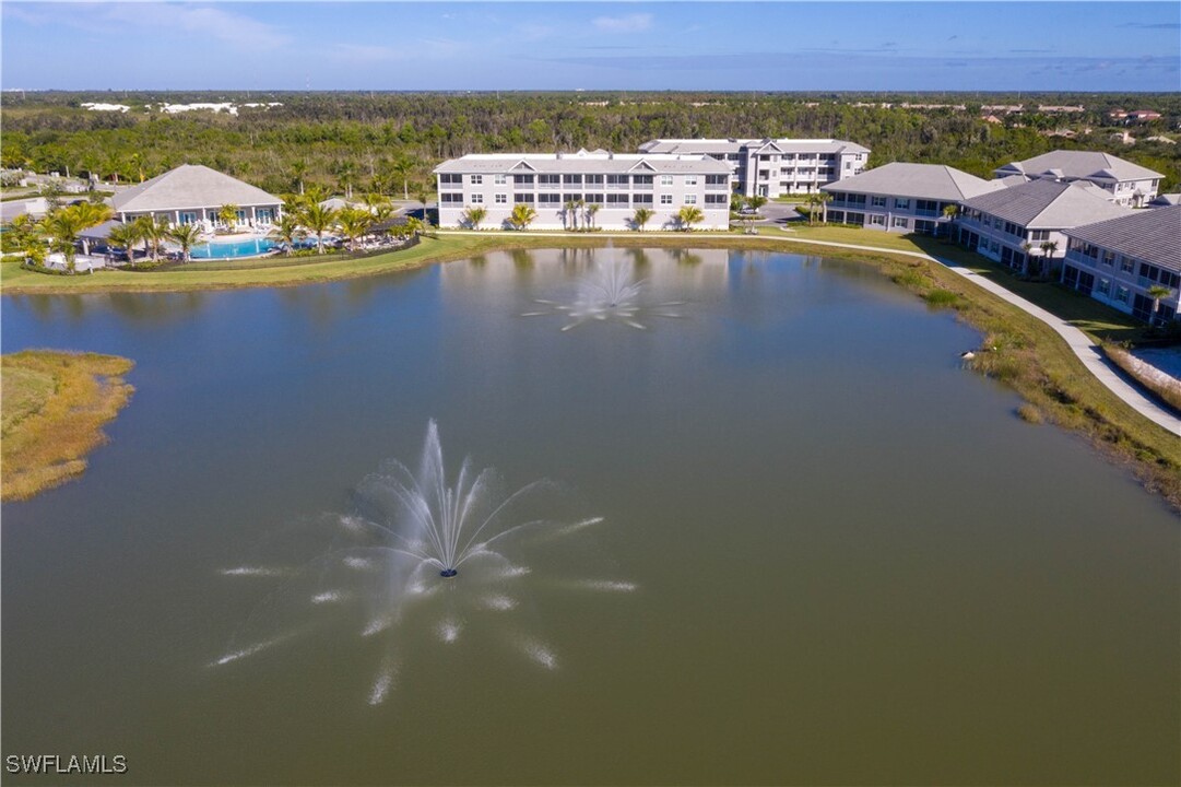 163 Indies Dr E in Naples, FL - Building Photo