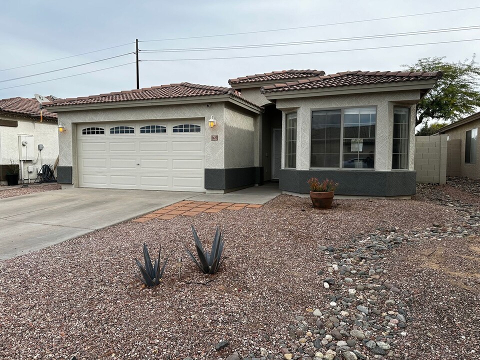 2625 N 107th Dr in Avondale, AZ - Building Photo