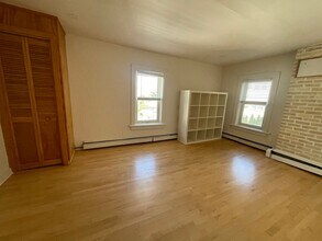 1308 N Astor St-Unit -Unit 3 (upper) in Milwaukee, WI - Foto de edificio - Building Photo