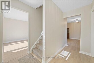 6344 Drummond Rd in Niagara Falls, ON - Foto de edificio - Building Photo