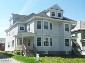 52-54 Bartlett Ave in Pittsfield, MA - Foto de edificio - Building Photo