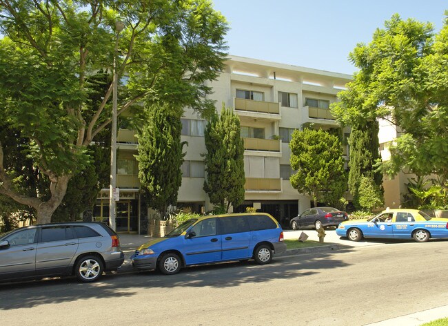 1411 N Poinsettia Pl in Los Angeles, CA - Foto de edificio - Building Photo