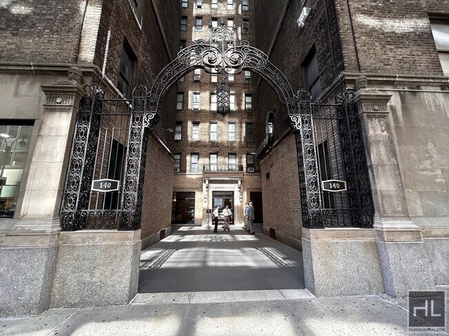EAST 46 STREET in New York, NY - Building Photo - Building Photo