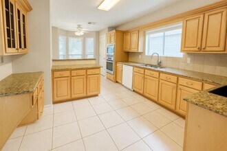 14211 Woodnook Dr in Houston, TX - Building Photo - Building Photo