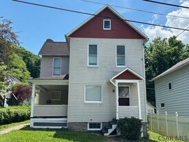926 Bloom St in Johnstown, PA - Building Photo