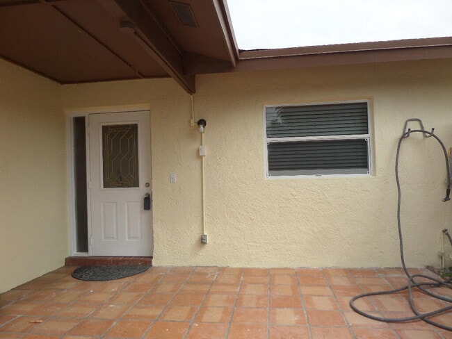 8618 Crater Terrace in West Palm Beach, FL - Building Photo - Building Photo