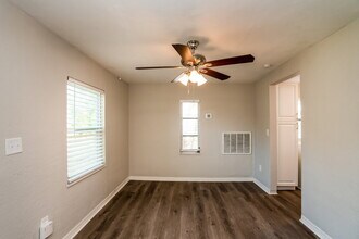 4139 26th St N in St. Petersburg, FL - Foto de edificio - Building Photo