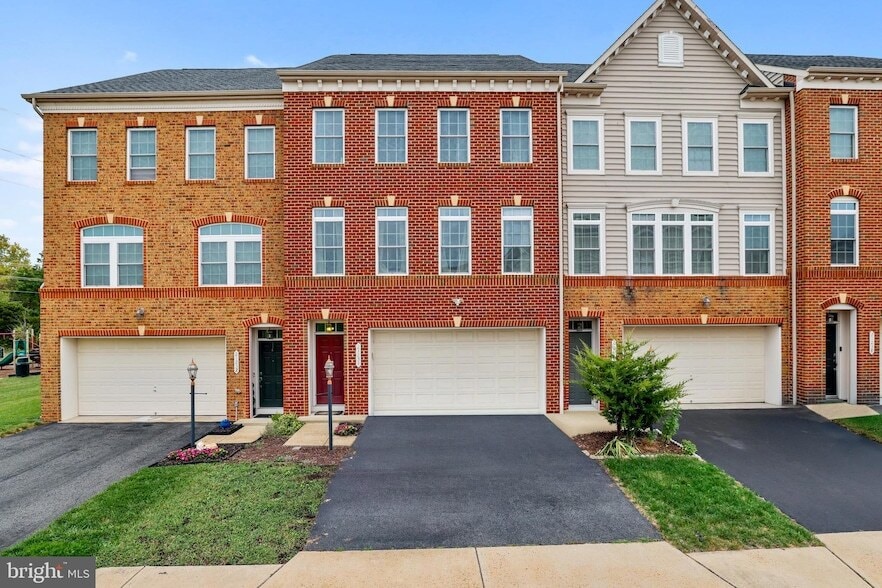 21234 Park Grove Terrace in Ashburn, VA - Building Photo