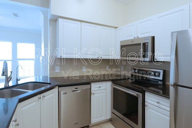 11624 Tomahawk Creek Pkwy in Leawood, KS - Building Photo - Building Photo