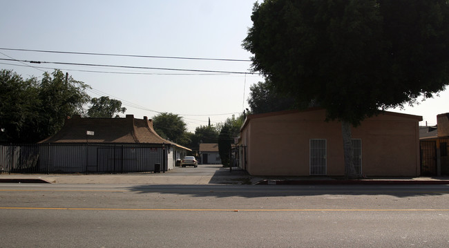 11700 Garvey Ave in El Monte, CA - Foto de edificio - Building Photo