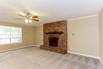 347 Linkview Dr in Duncanville, TX - Building Photo - Building Photo
