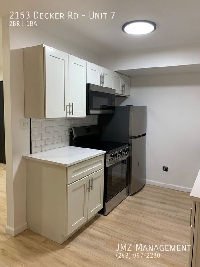 2153 Decker Rd in Walled Lake, MI - Building Photo - Building Photo