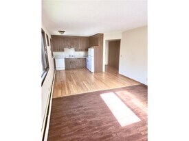 6060 52nd St N in Oakdale, MN - Building Photo