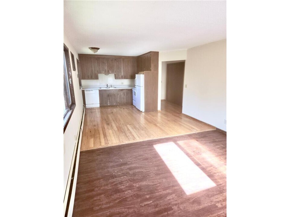 6060 52nd St N in Oakdale, MN - Building Photo