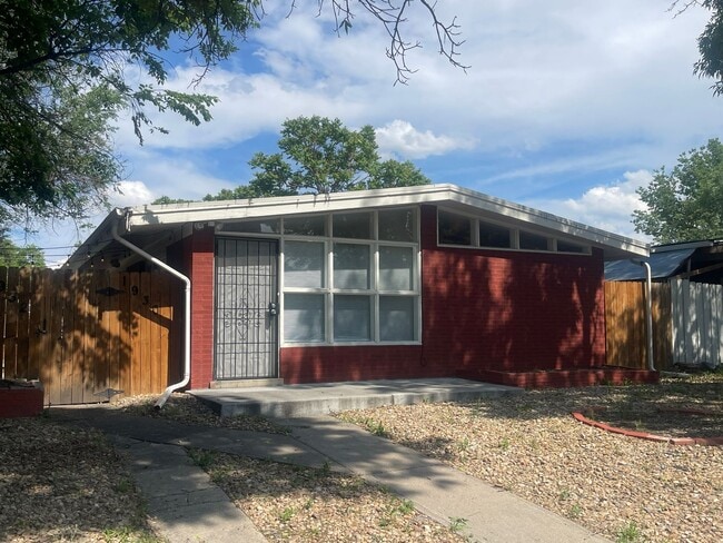 1932 Dallas St in Aurora, CO - Building Photo - Building Photo