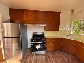 4616 Kingswell Ave, Unit 1-4 in Los Angeles, CA - Building Photo - Building Photo