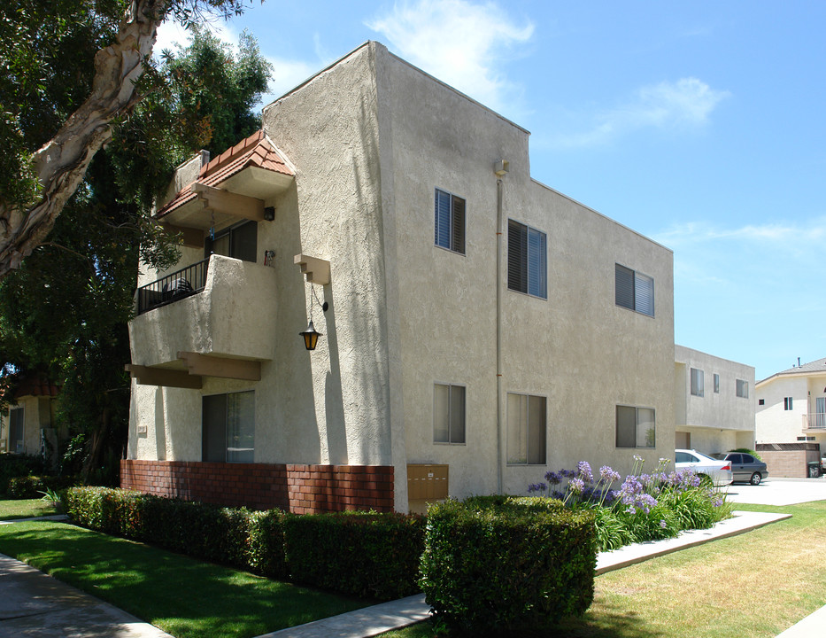 17051 Sims St in Huntington Beach, CA - Building Photo