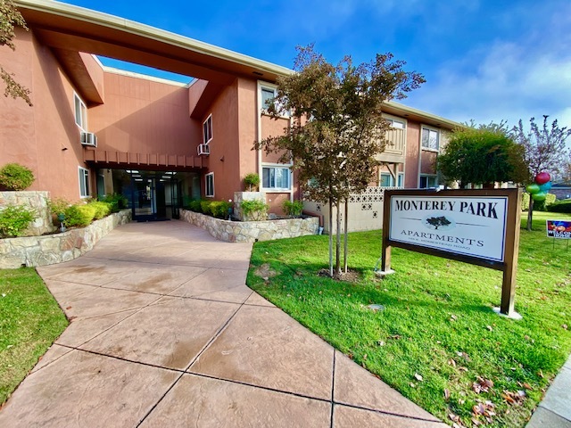 Monterey Park Apartment in Sunnyvale, CA - Foto de edificio