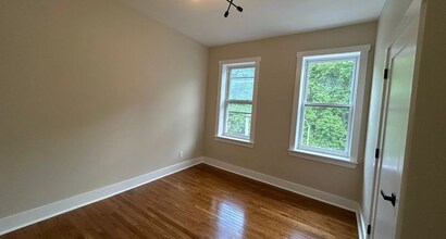 4 Warner Ave in Jersey City, NJ - Building Photo - Building Photo