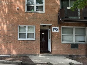 195 Kearsing Pkwy in Monsey, NY - Building Photo - Building Photo