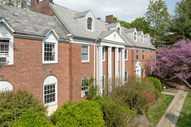 185 E Palisade Ave in Englewood, NJ - Foto de edificio - Building Photo