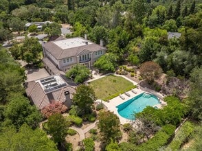 90 Broadacres Rd in Atherton, CA - Foto de edificio - Building Photo
