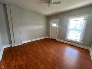 2106 Singleton St in Indianapolis, IN - Building Photo - Building Photo