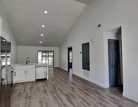 9439 Lake Lotta Cir in Gotha, FL - Building Photo - Building Photo