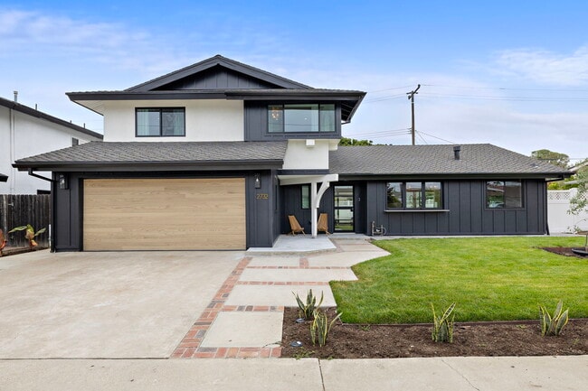 2732 Lorenzo Ave in Costa Mesa, CA - Foto de edificio - Building Photo