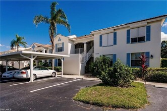 1024 Mainsail Dr, Unit 512 in Naples, FL - Foto de edificio - Building Photo