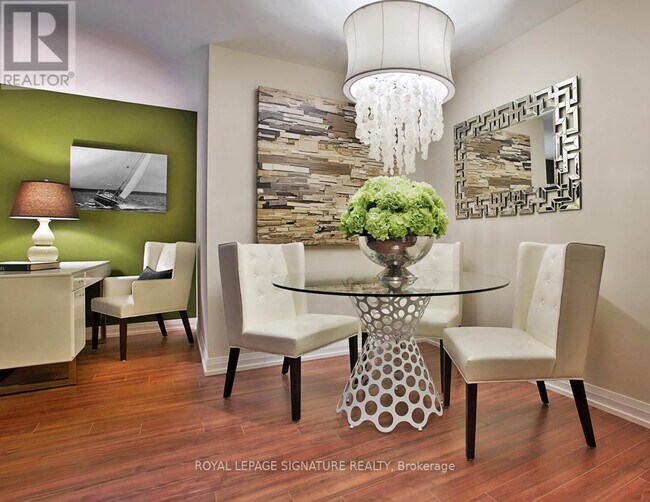 305 Roehampton Ave in Toronto, ON - Building Photo - Building Photo