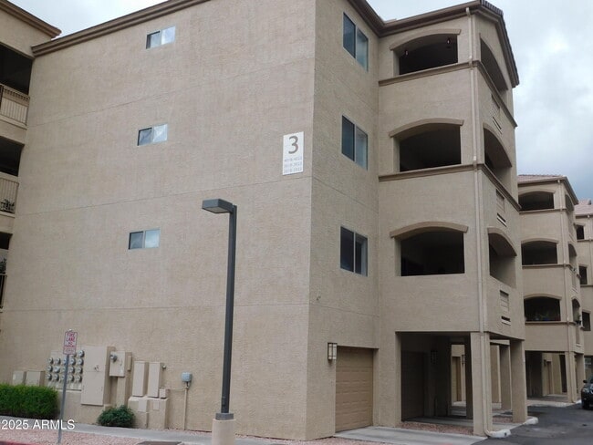 property at 920 E Devonshire Ave