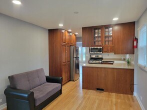 1001 E Callero Cir in Mount Prospect, IL - Building Photo - Building Photo