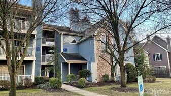 263 Crosspointe Dr in East Brunswick, NJ - Building Photo