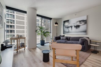 87 E Wacker Pl in Chicago, IL - Foto de edificio - Building Photo