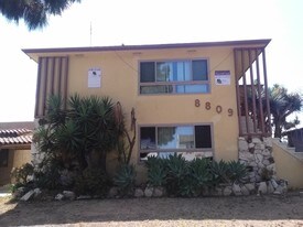 8809 Crenshaw Blvd in Inglewood, CA - Building Photo