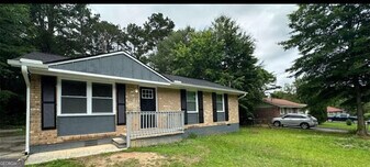 38 Royce Dr in Jonesboro, GA - Building Photo