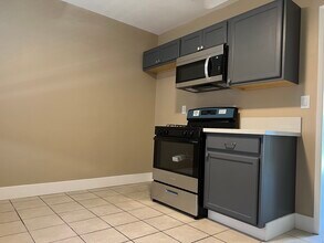 574 N Wilson Ave, Unit 574 in Pasadena, CA - Building Photo - Building Photo