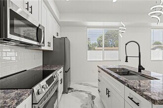 15211 Cohasset St in Los Angeles, CA - Building Photo - Building Photo